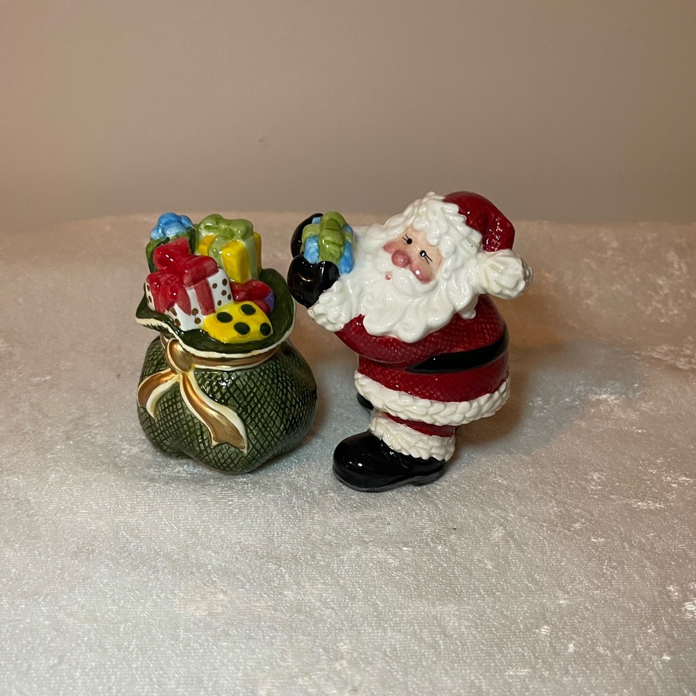 Fitz & Floyd Santa and Gift Sack Salt & Pepper Shakers - Picture 2 of 5